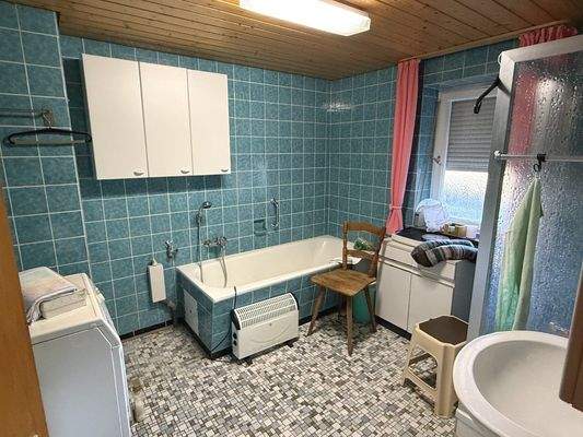 Voll ausgestattes Badezimmer