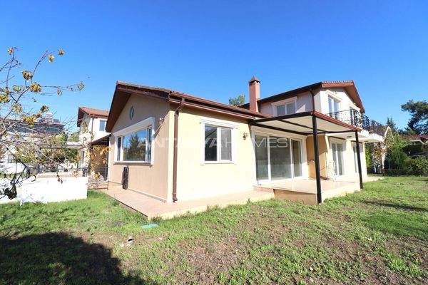 Detached House with Forest Views in Antalya Kepez