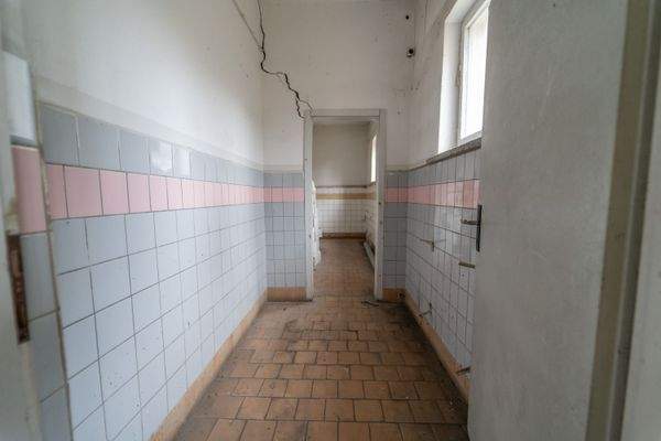 Flur und Sanitärbereich