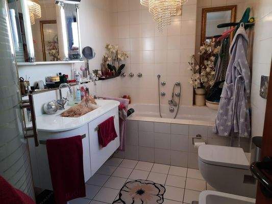 Bad Wanne + Dusche+Bidet+WC