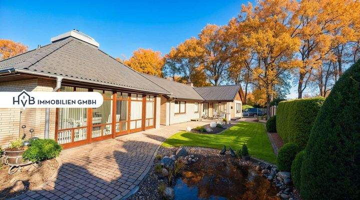 Garten mit Ansicht auf das Haus