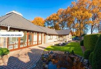 Garten mit Ansicht auf das Haus