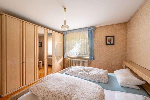 haus-baden-baden-neuweier-wolf-immobilien-schlafzimmer