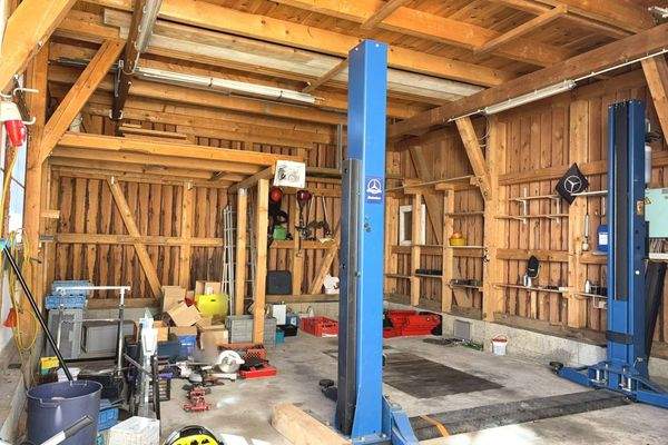 Garage mit Hebebühne