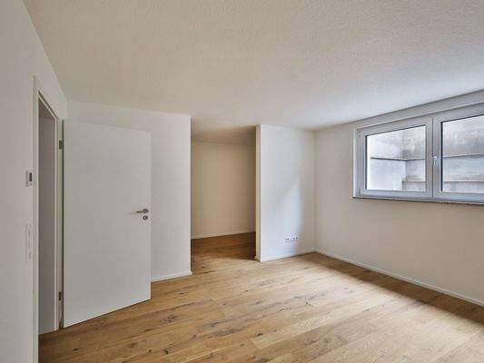 UG - Großes Schlafzimmer mit separater Ankleide