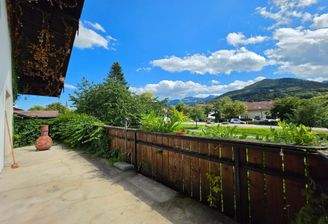 Großer Balkon mit Bergblick