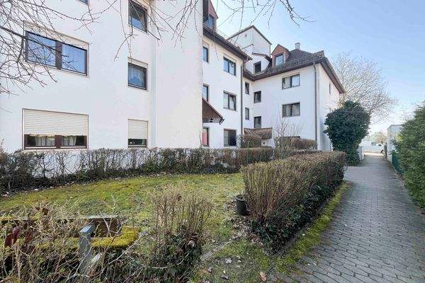 Zugang von Parkplatzseite