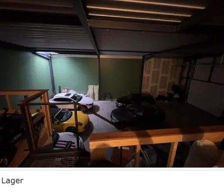 160780378 __ Modernes hochwertiges Büro mit Lagerf