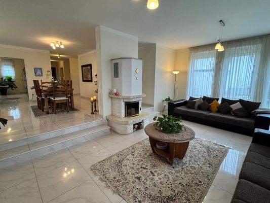 Wohnzimmer mit Kamin