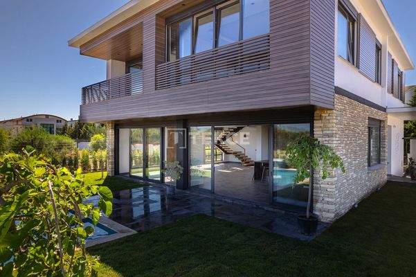 Detached 4-Bedroom House with Private Pool in Belek Antalya