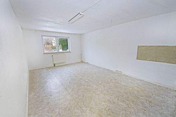 großer Raum im Nebengelass