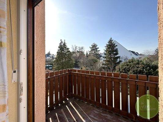 ... mit großem Balkun UND ...