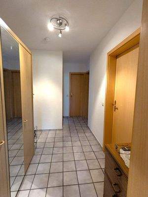 Flur / Diele mit Garderobennische