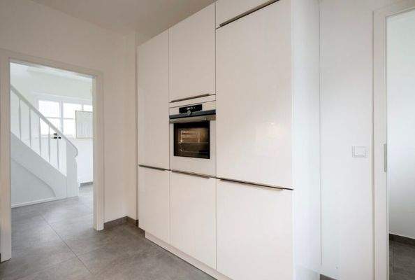 EFH Küche mit Backofen.jpg