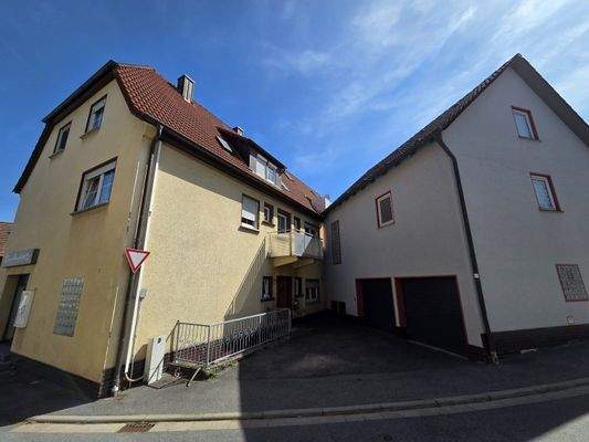 Haus + Nebengebäude