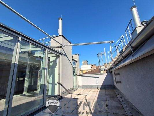 21 Terrasse uneinsichtig DG 1210