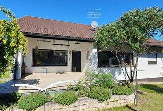 Außenansicht mit Terrasse