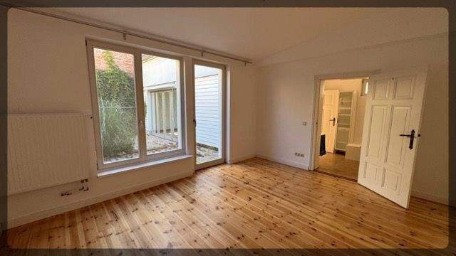 Schlafzimmer ebenerdig mit Hofausgang