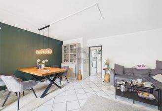 mit Ausgang zur Terrasse