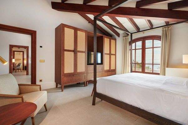 Luxury villa for rent on the seafront in Cala Ratjada, Mallorca