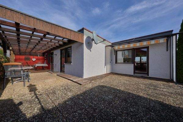 Terrasse, teilweise überdacht