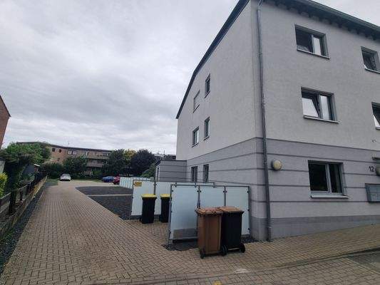 Zufahrt zu Parkplätzen.jpg