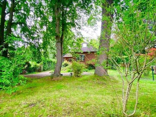 Rückansicht mit großem Garten