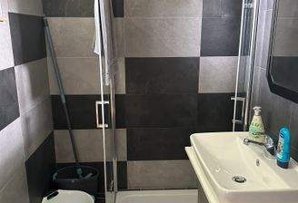 Bad neu mit begehbaren Dusche