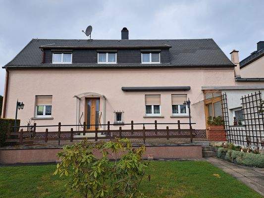 Hausansicht Traufseite mit Dachgauben.jpg