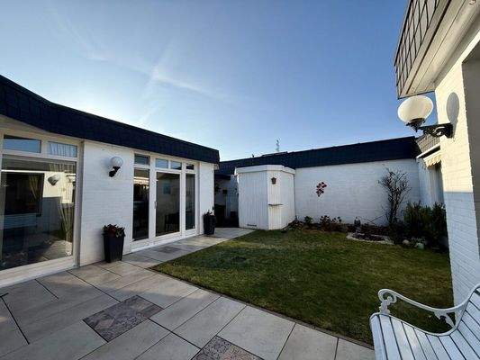 Garten- und Immobilienansicht