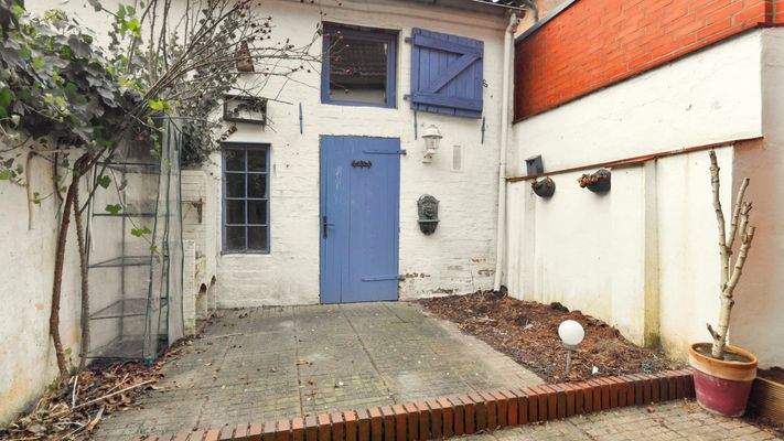 Innenhof und Zugang Wirtschaftsgebäude