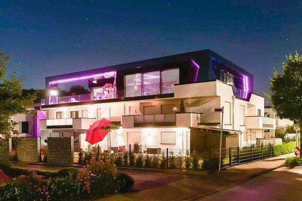 2 Außenansicht bei Nacht