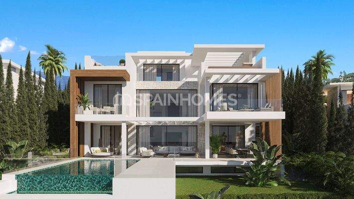 Luxury Houses Close to the Sea in Estepona
