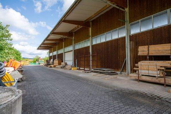 Vordach Halle Westseite