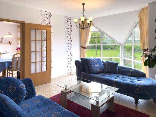 Wohnbereich mit Eckfenster