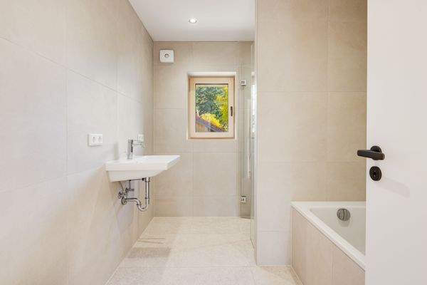 Badezimmer mit hochwertiger Ausstattung