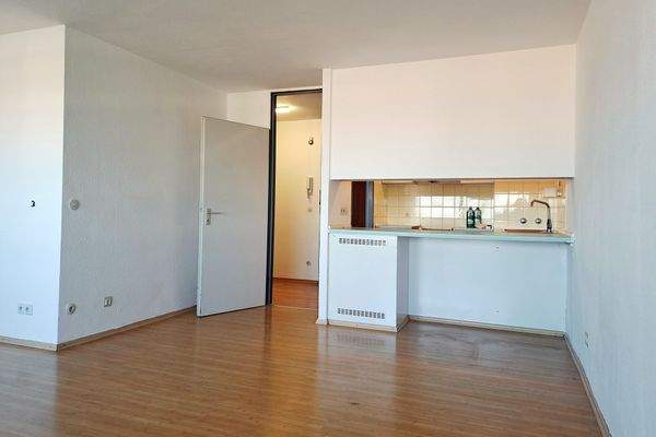 Blick zu Küche und Diele