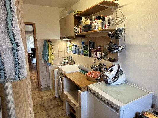 Hauswirtschaftsraum hinter der Küche