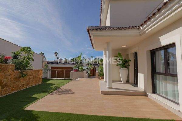 Villa with Pool and Solarium in Ciudad Quesada