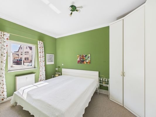 geräumiges Schlafzimmer 