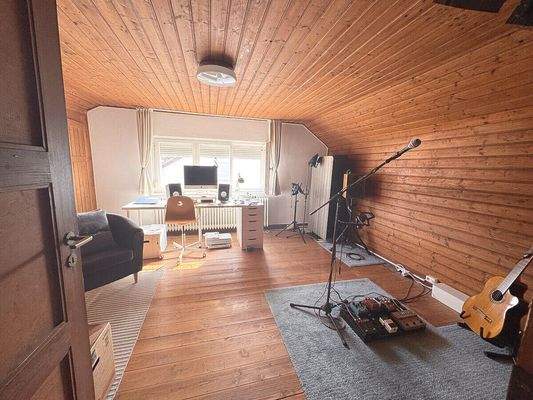 Bild Sommer 2025 eingerichtet: Hobbyraum im DG