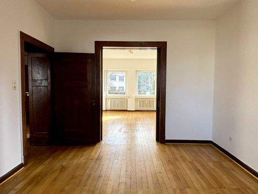 EG: Schlafzimmer mit Schiebetür