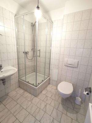 Badezimmer mit Dusche