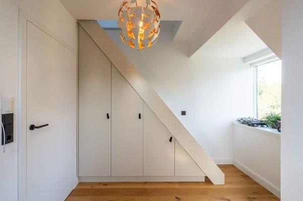 Ansicht Zimmer OG mit Treppe zum Schlafbereich