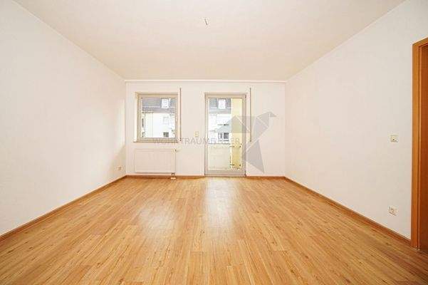 Wohnbereich mit Balkonzugang