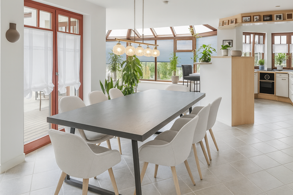 sonniges Esszimmer im Erdgeschoss