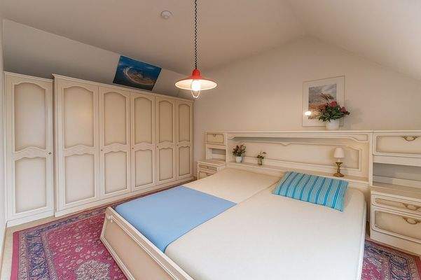 Dachgeschoss  KI bearbeitet 