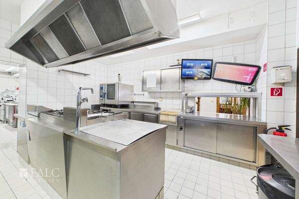 CAM04294G0-PR0021-STILL036