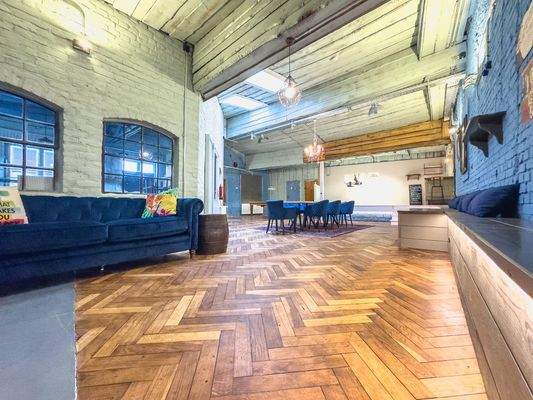 Der große Aufenthaltsbereich