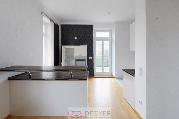 Offene Küche mit Balkonblick